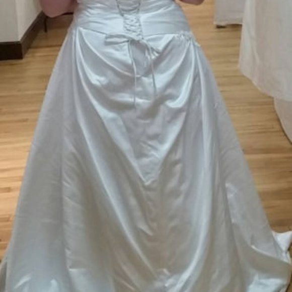 Callisto wedding gown - Picture 5 of 7